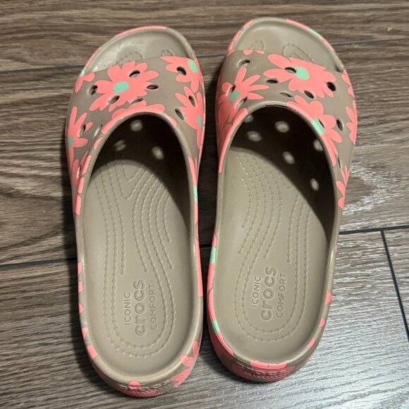 Crocs Classic Platform Retro Resort Flip Flops – Women’s Size 5 – Floral Pattern - Picture 5 of 9